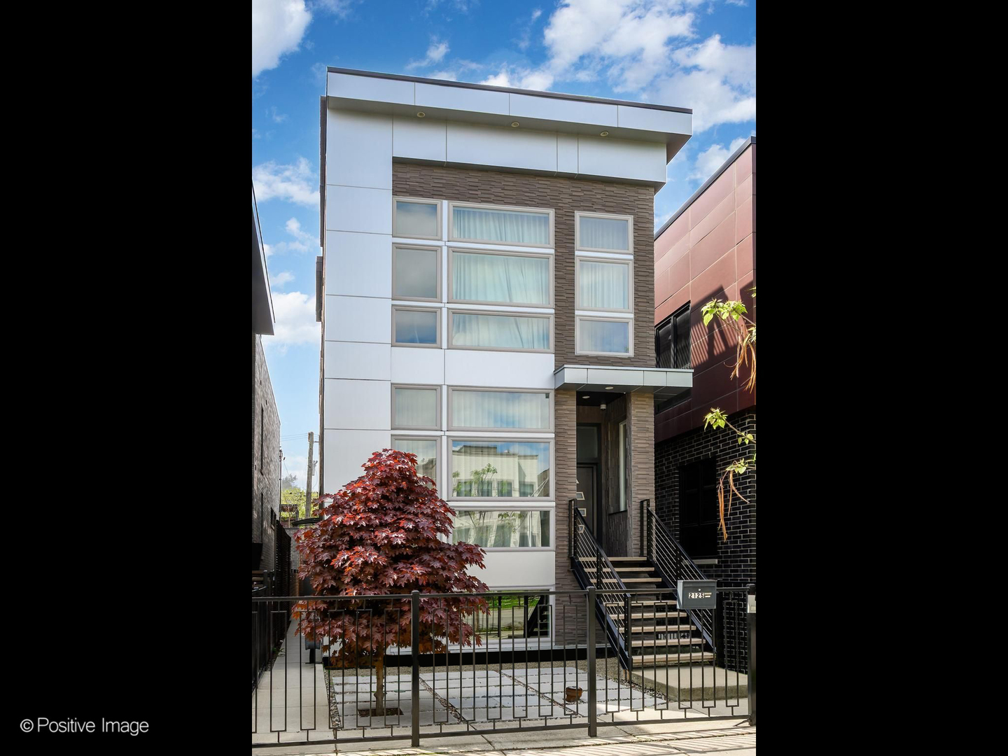 2125 W Erie Street