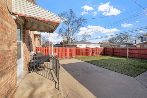 Tiny photo for 2949 W 100th Street, Evergreen Park, IL 60805 (MLS # 12439002)