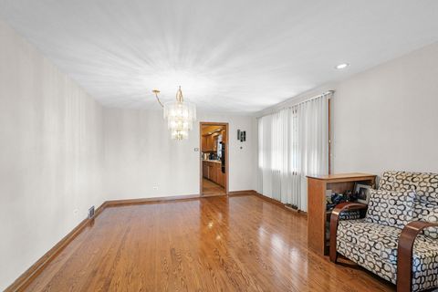 Tiny photo for 2949 W 100th Street, Evergreen Park, IL 60805 (MLS # 12439002)