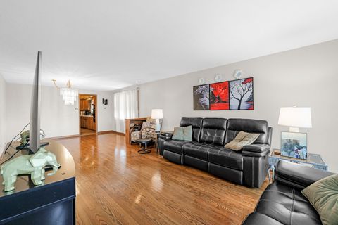 Tiny photo for 2949 W 100th Street, Evergreen Park, IL 60805 (MLS # 12439002)