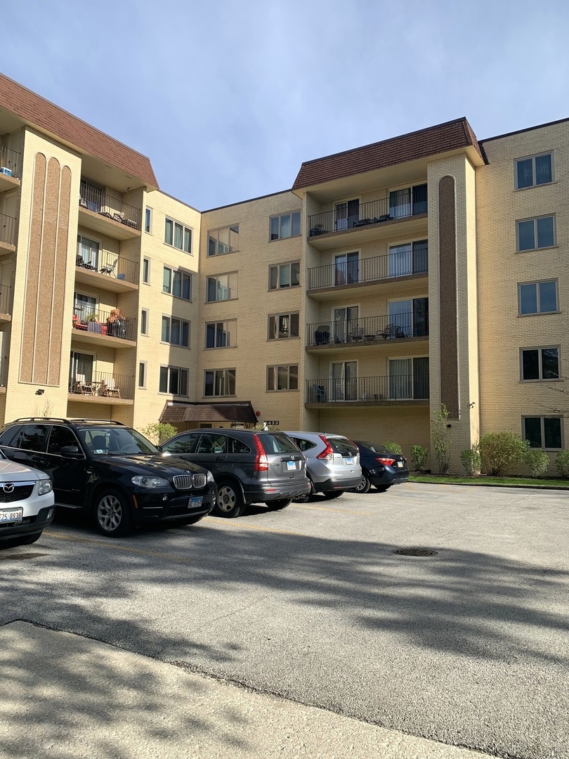 6433 W Belle Plaine Avenue 209