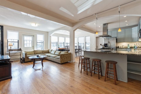 Tiny photo for 645 W Bittersweet Place #1, Chicago, IL 60613 (MLS # 12795112)