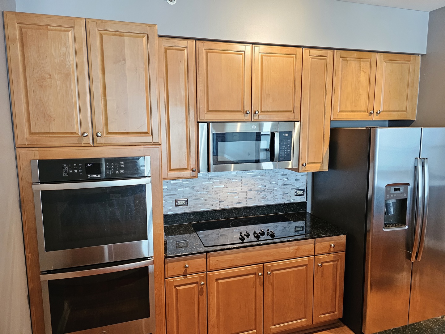 1235 S PRAIRIE Avenue 2102