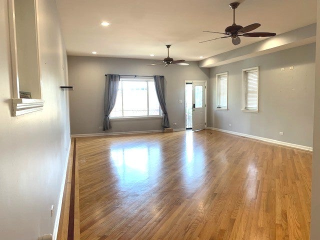 1327 W WALTON Street 2