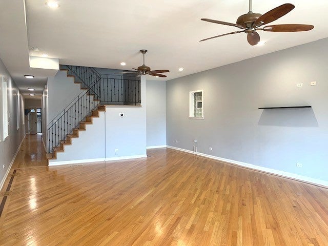 1327 W WALTON Street 2