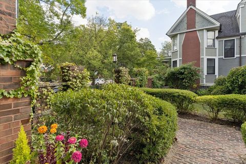 Tiny photo for 5714 S Kenwood Avenue #1, Chicago, IL 60637 (MLS # 12483085)