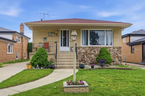 Photo of 558 Manistee Avenue, Calumet City, IL 60409 (MLS # 12676556)