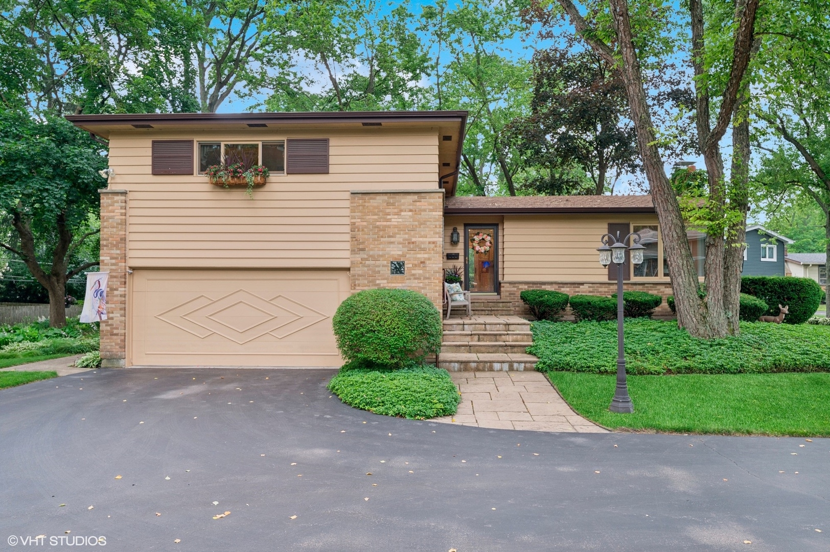 1622 Village Green Court