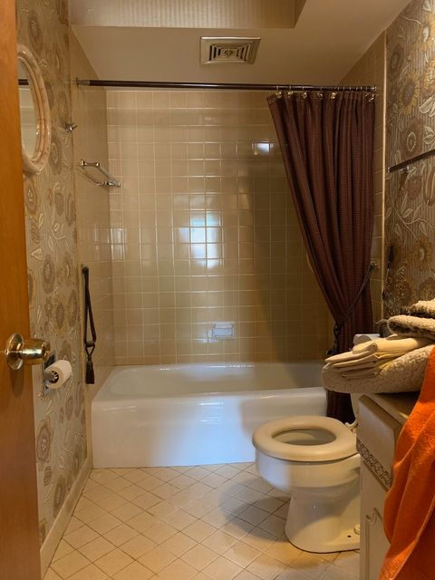Tiny photo for 900 S River Road #4A, Des Plaines, IL 60016 (MLS # 12710655)