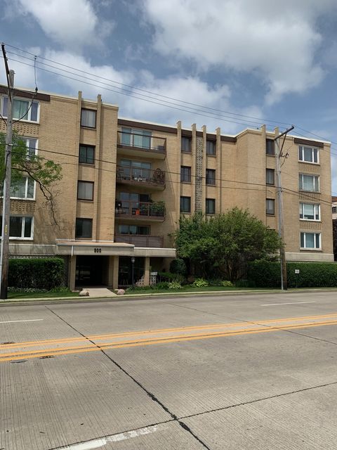 Tiny photo for 900 S River Road #4A, Des Plaines, IL 60016 (MLS # 12710655)