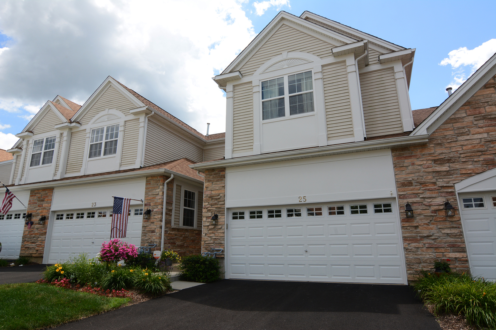 Photo 1 of 35 — 25 Kelsey Court, Algonquin, IL 60102