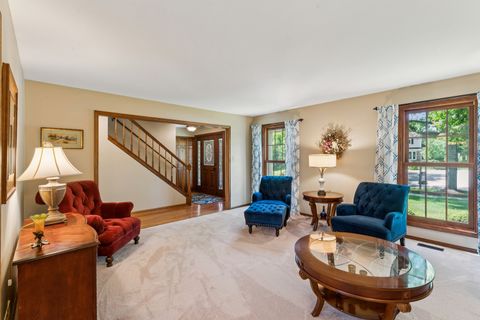 Tiny photo for 738 W Evergreen Court, Palatine, IL 60067 (MLS # 12679952)