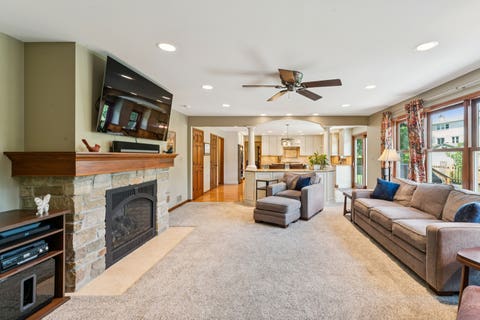 Tiny photo for 738 W Evergreen Court, Palatine, IL 60067 (MLS # 12679952)