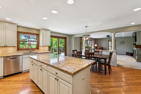 Tiny photo for 738 W Evergreen Court, Palatine, IL 60067 (MLS # 12679952)