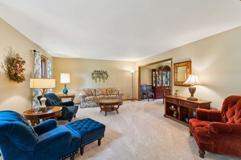 Tiny photo for 738 W Evergreen Court, Palatine, IL 60067 (MLS # 12679952)