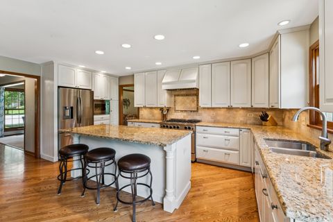 Tiny photo for 738 W Evergreen Court, Palatine, IL 60067 (MLS # 12679952)