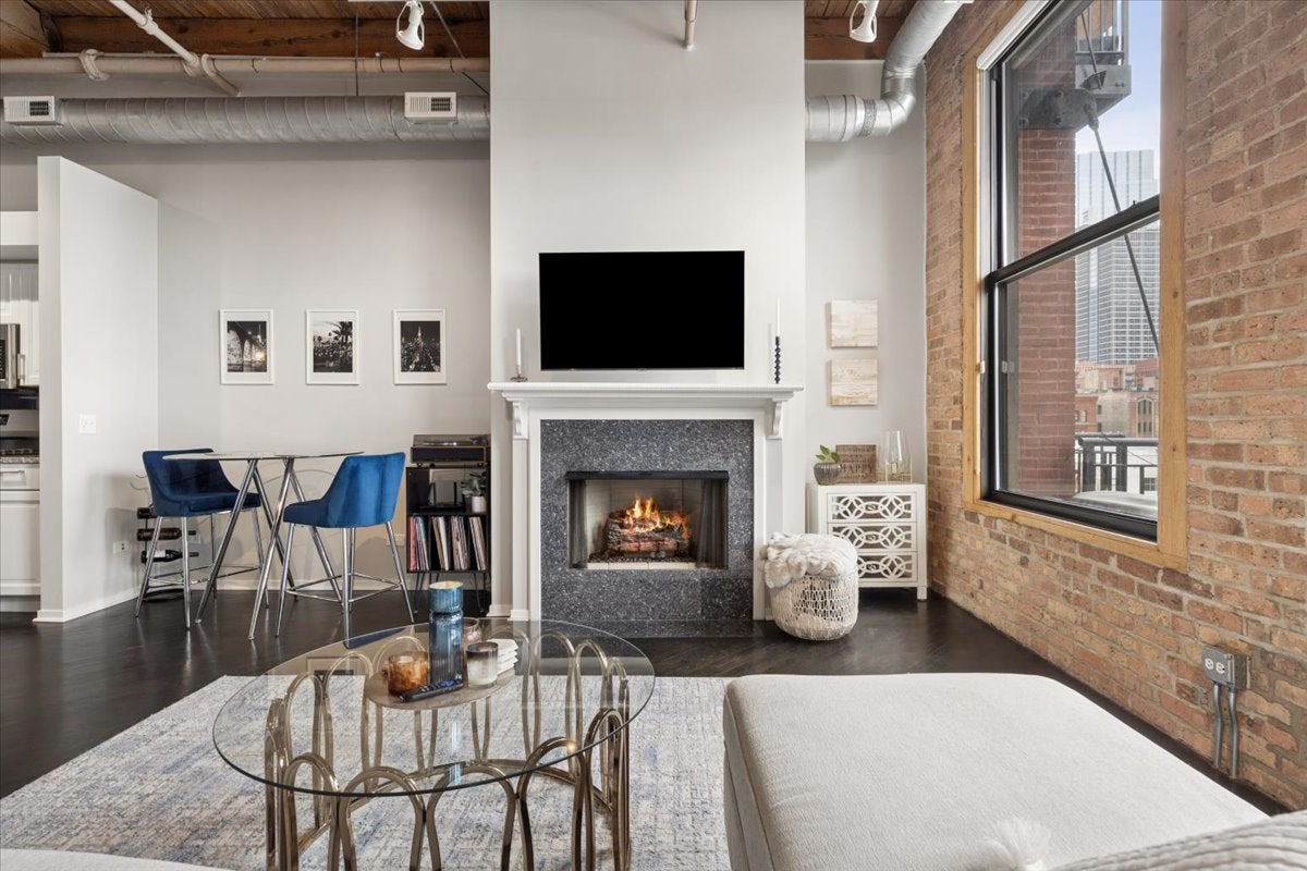 616 W Fulton Street 513