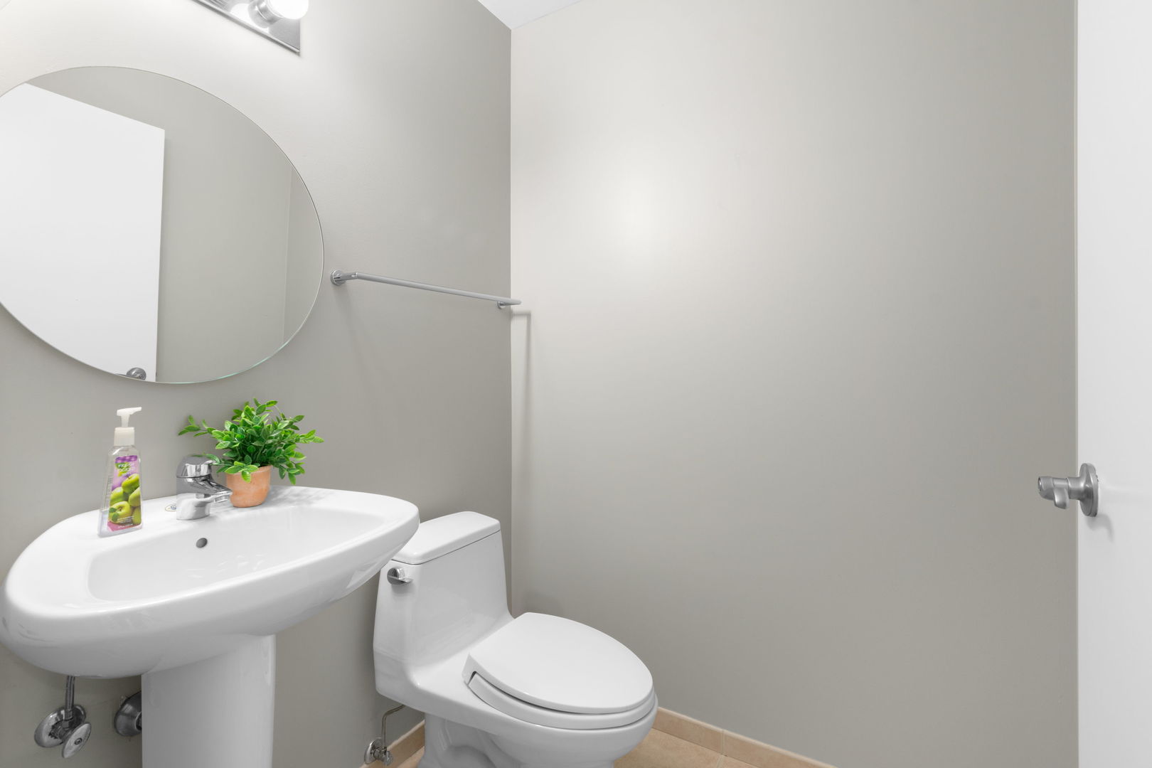 653 N KINGSBURY Street 802