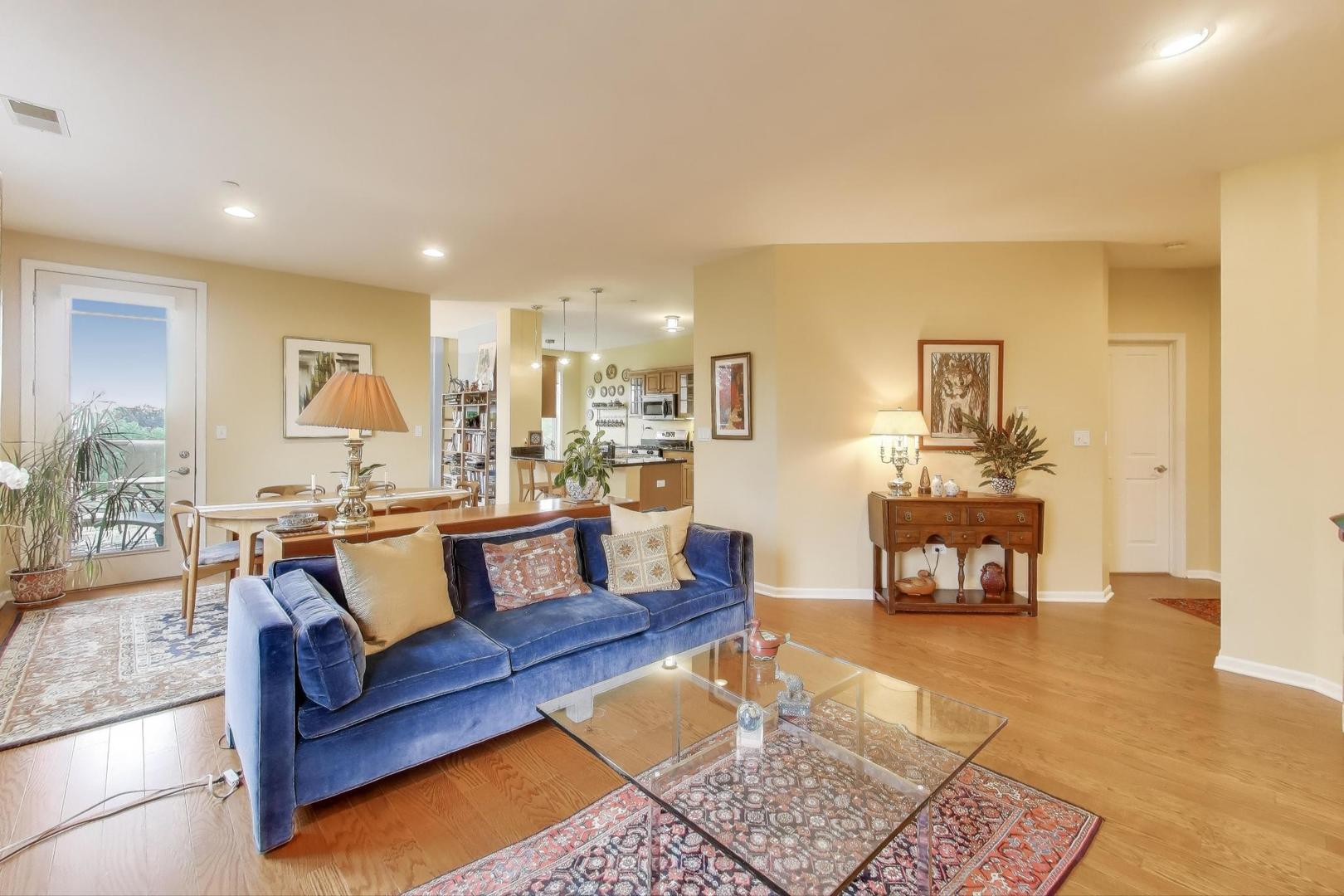 1950 Farnsworth Lane 202