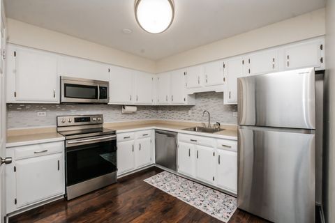 Tiny photo for 837 Carnaby Court, Schaumburg, IL 60194 (MLS # 12593451)