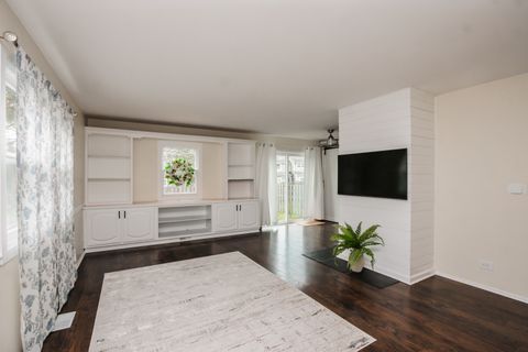 Tiny photo for 837 Carnaby Court, Schaumburg, IL 60194 (MLS # 12593451)