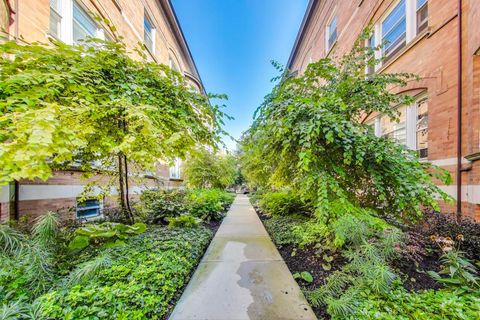 Tiny photo for 631 W Barry Avenue #3G, Chicago, IL 60657 (MLS # 12469395)