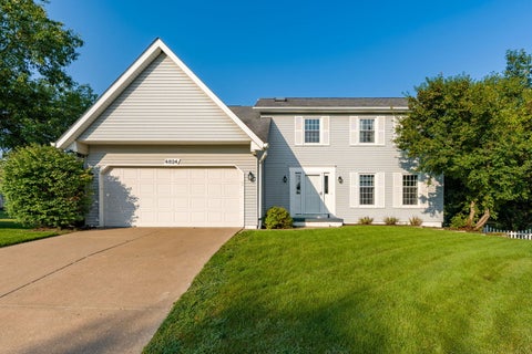 Photo of 4824 Kynnelworth Drive, Bettendorf, IA 52722 (MLS # 12726288)