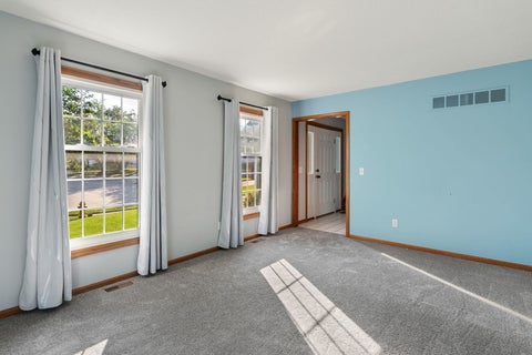 Tiny photo for 4824 Kynnelworth Drive, Bettendorf, IA 52722 (MLS # 12726288)