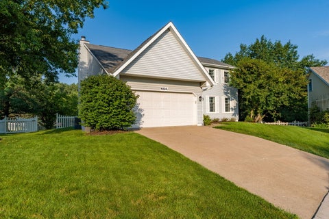 Tiny photo for 4824 Kynnelworth Drive, Bettendorf, IA 52722 (MLS # 12726288)