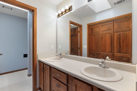 Tiny photo for 4824 Kynnelworth Drive, Bettendorf, IA 52722 (MLS # 12726288)