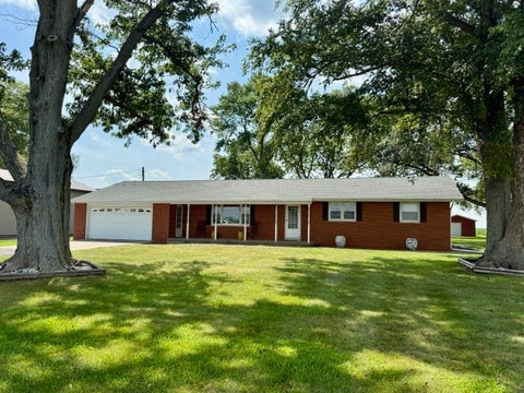 Photo of 908 N County Road 800E, Tuscola, IL 61953 (MLS # 12724592)
