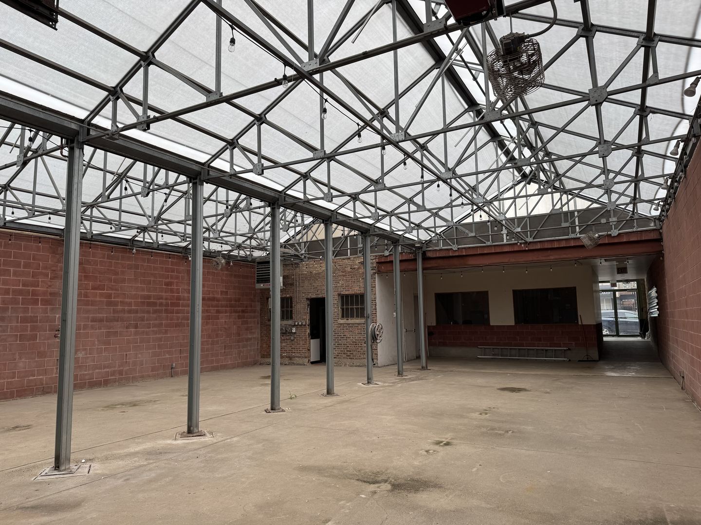 2457 W Montrose Avenue