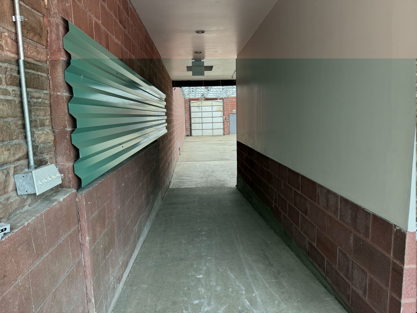 2457 W Montrose Avenue