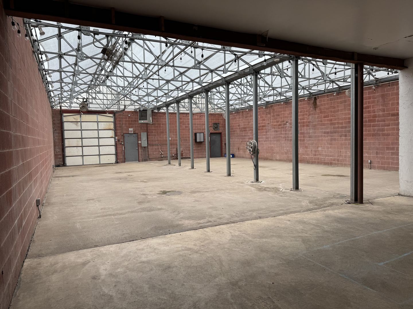 2457 W Montrose Avenue