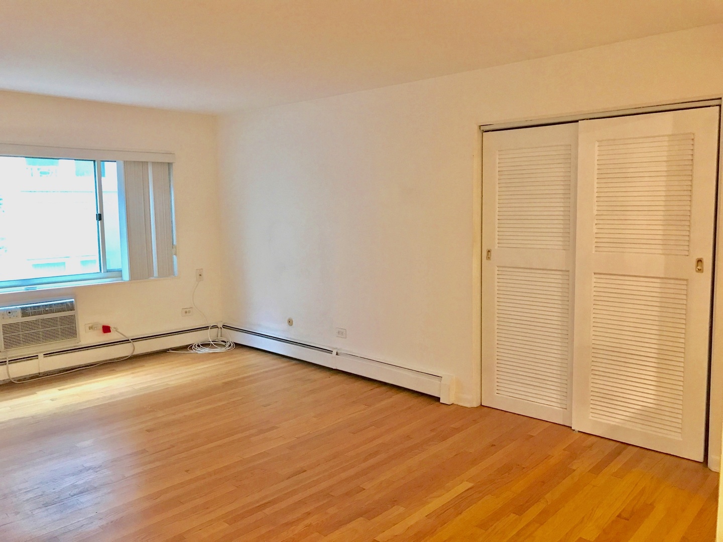 526 W Roscoe Street 1B