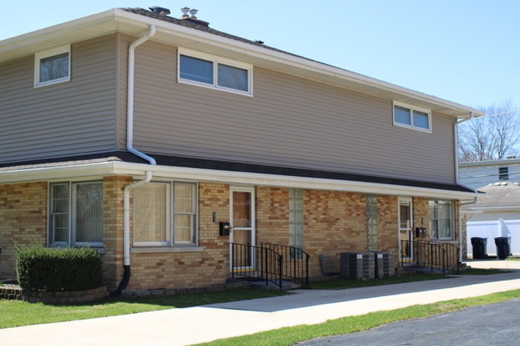 Photo for 724 Barnsdale Road #2, La Grange Park, IL 60526 (MLS # 12505547)