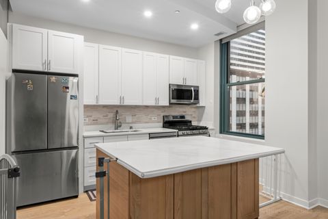 Tiny photo for 208 W Washington Street #912, Chicago, IL 60606 (MLS # 12633970)