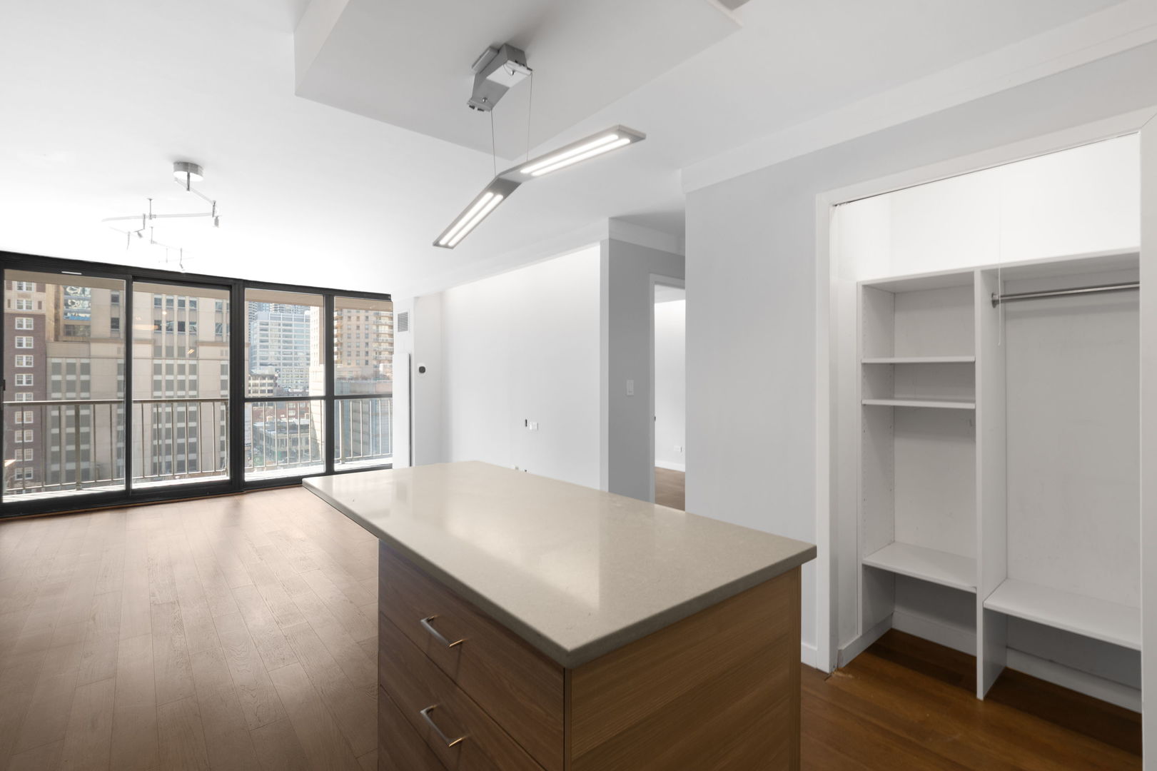 10 E Ontario Street 904