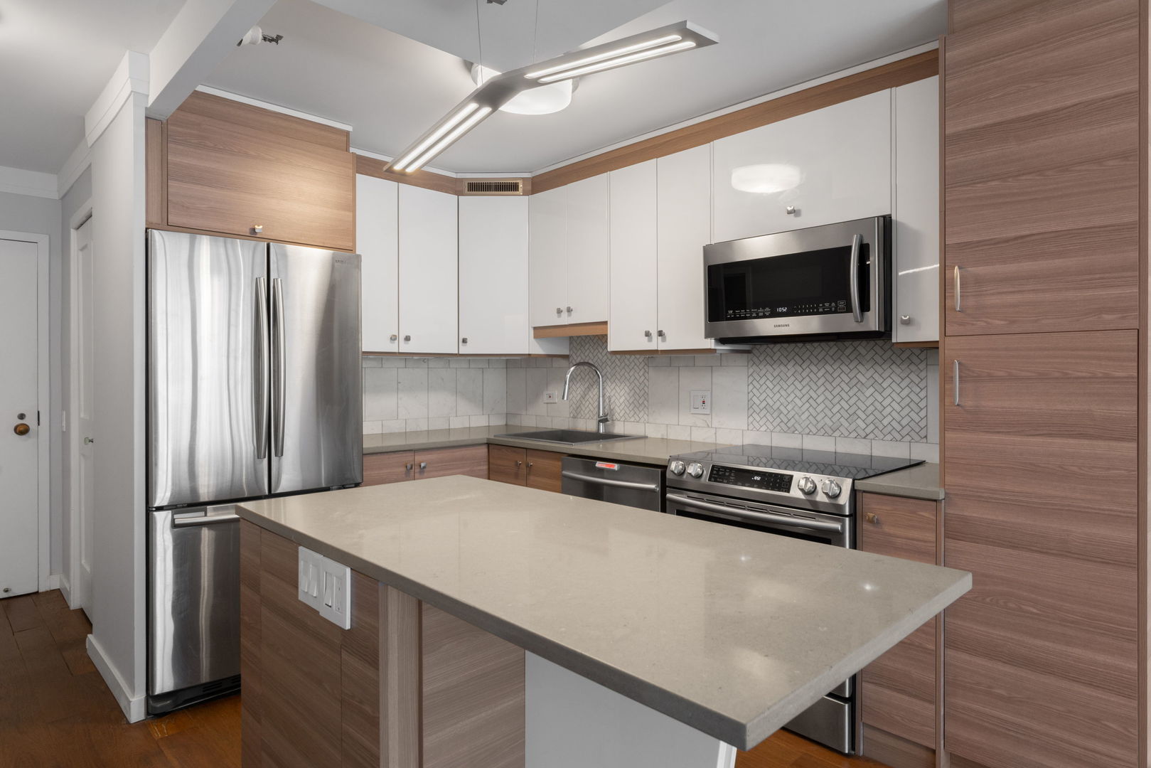 10 E Ontario Street 904