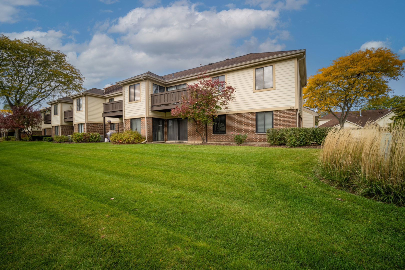 831 E Carriage Lane 1