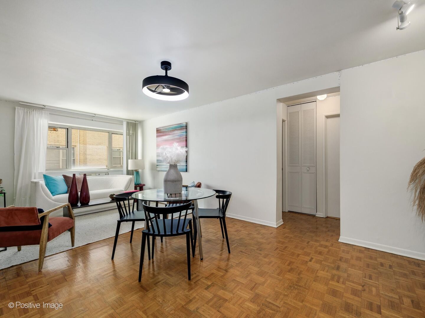 420 W Aldine Avenue 225
