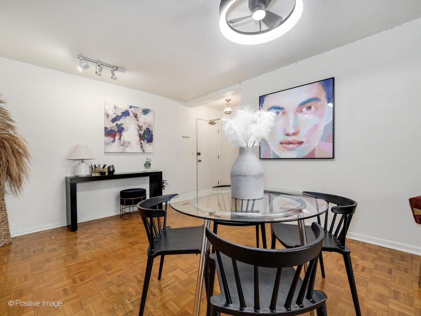 420 W Aldine Avenue 225