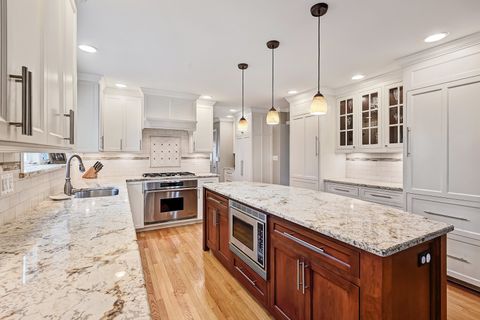 Tiny photo for 629 Courtland Circle, Western Springs, IL 60558 (MLS # 12596266)