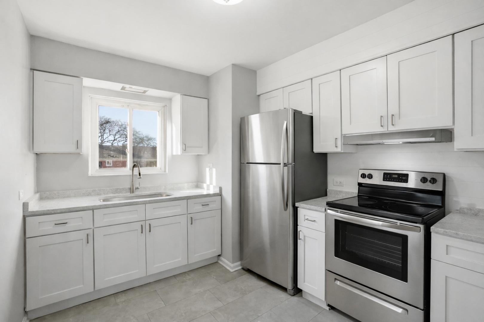 6550 N Ridge Boulevard 2