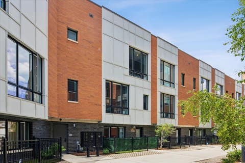 Photo of 1650 W Division Street #G, Chicago, IL 60622 (MLS # 12704403)