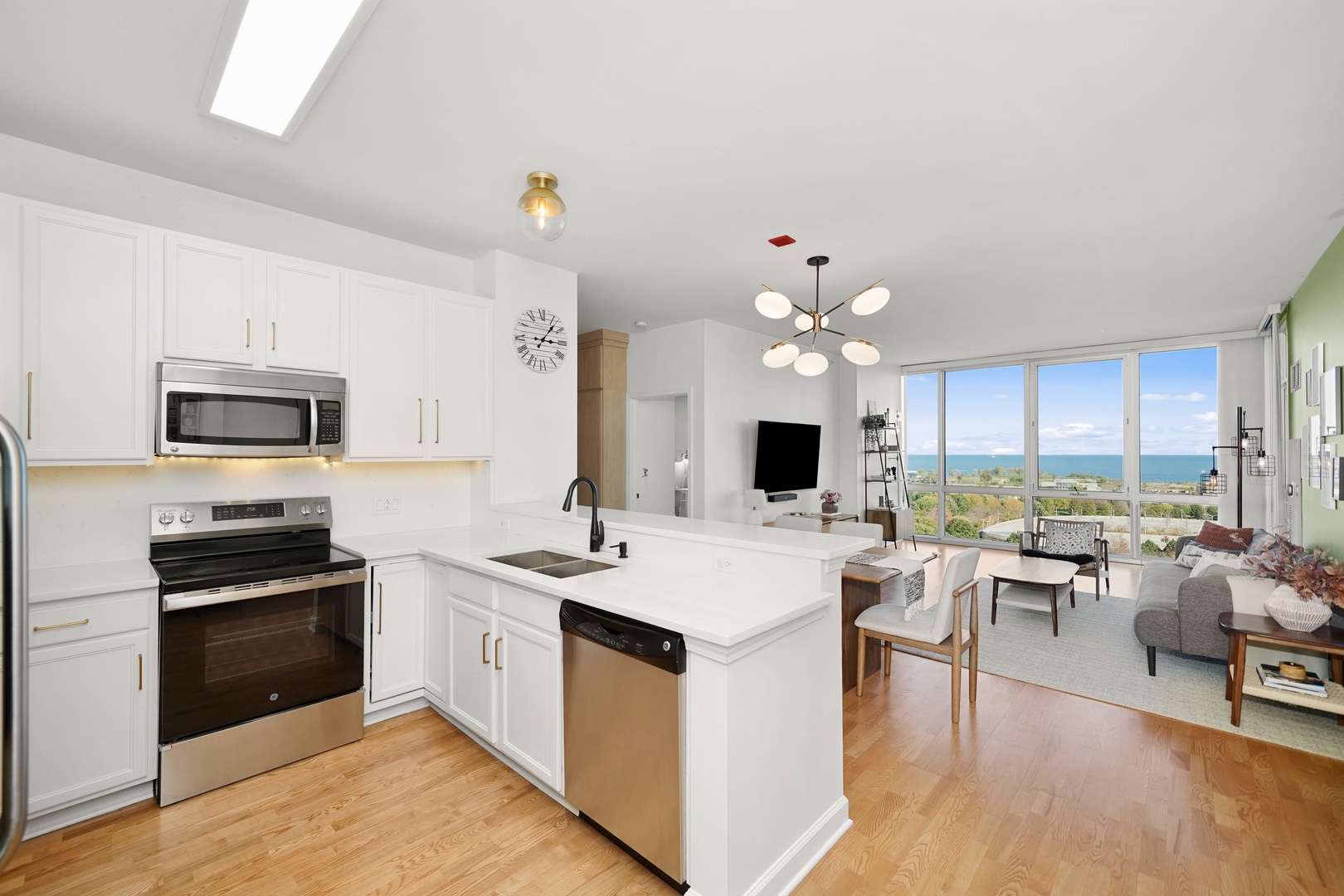 1629 S Prairie Avenue 1504