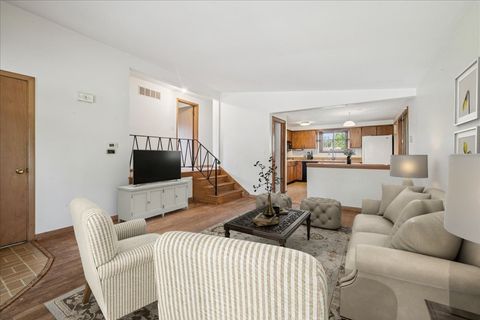 Tiny photo for 1004 S Grove Avenue, Barrington, IL 60010 (MLS # 12520313)