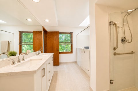Tiny photo for 6 Heather Lane, Hawthorn Woods, IL 60047 (MLS # 12792545)