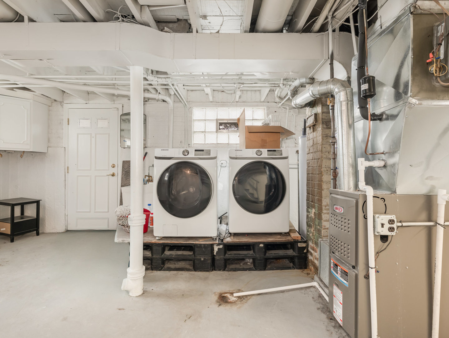 Chicago, Illinois 60638, United States, 3 Bedrooms Bedrooms, ,1 BathroomBathrooms,Residential,Active,243301