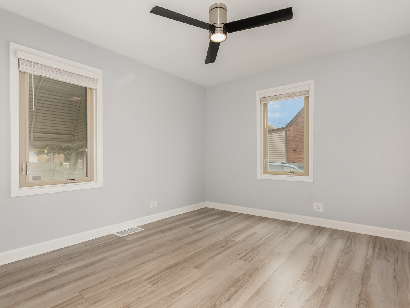 Chicago, Illinois 60638, United States, 3 Bedrooms Bedrooms, ,1 BathroomBathrooms,Residential,Active,243301